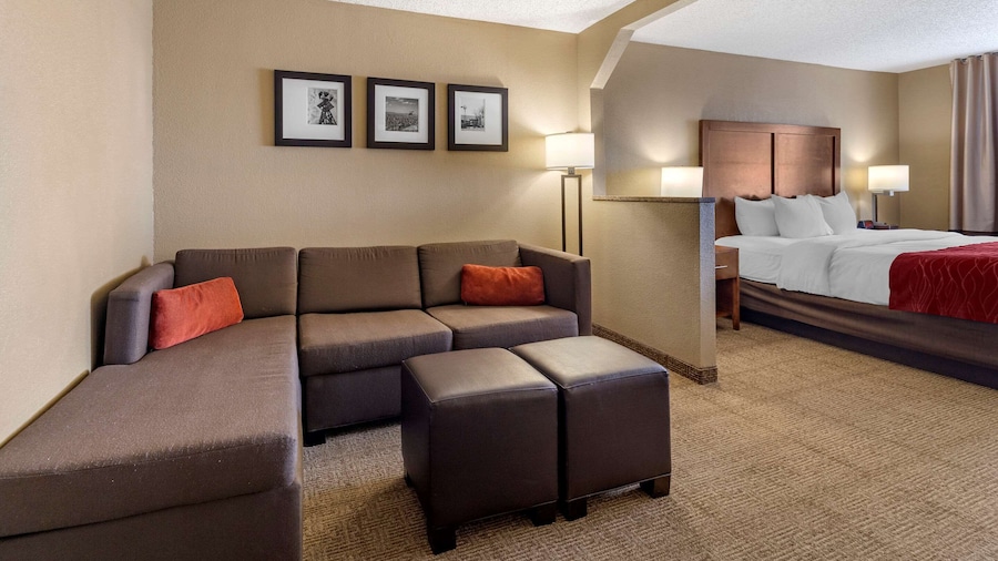 Comfort Inn & Suites Hays I-70