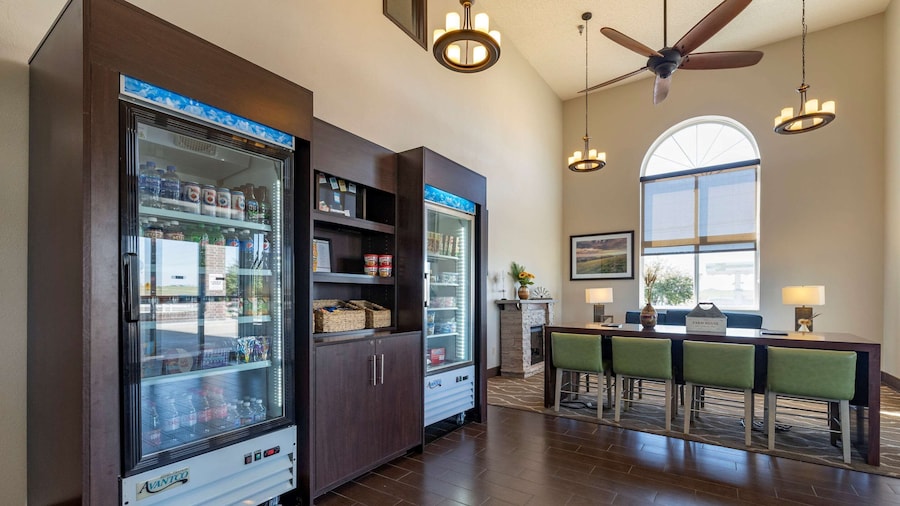 海耶斯 I-70 凯富套房酒店