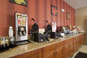 Free buffet breakfast  - Quality Inn Brooklyn Center (Brooklyn Center)
