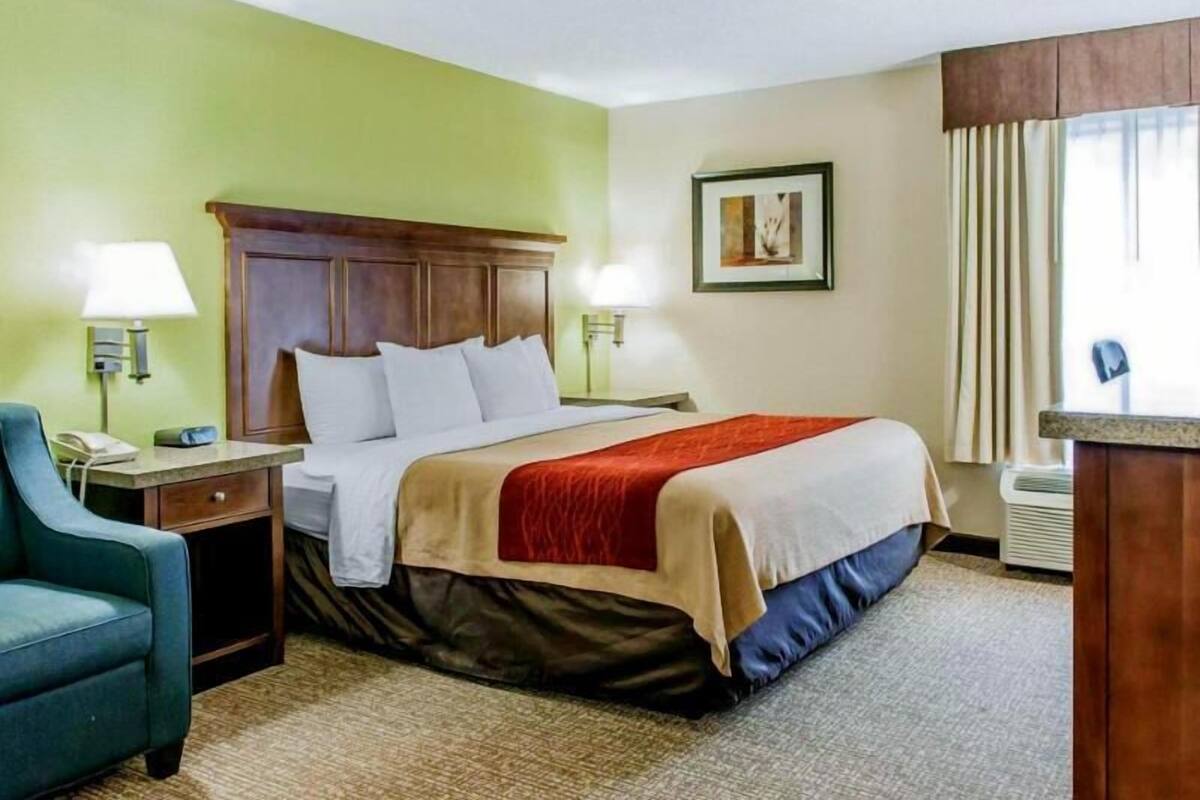 Caja de seguridad en la habitación y escritorio