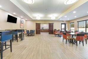 Free continental breakfast on weekdays