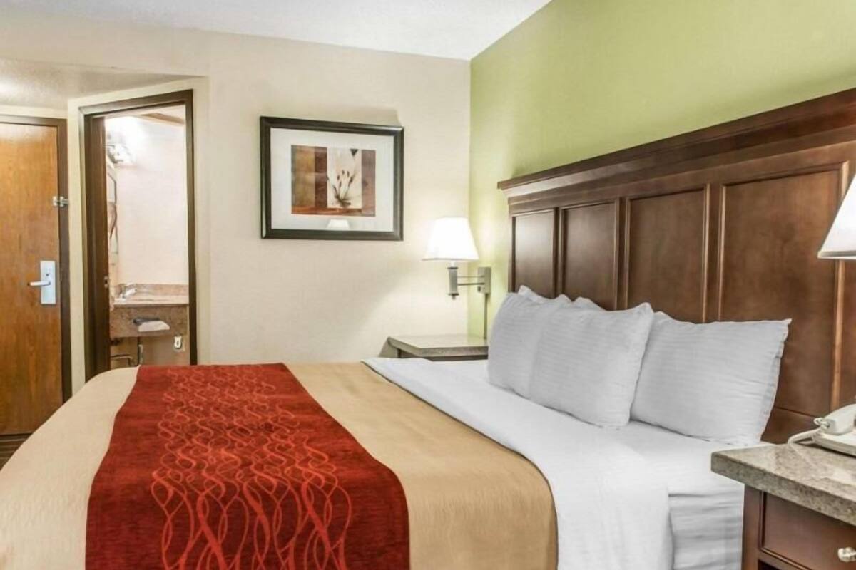 Caja de seguridad en la habitación y escritorio