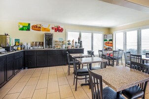 Free daily buffet breakfast