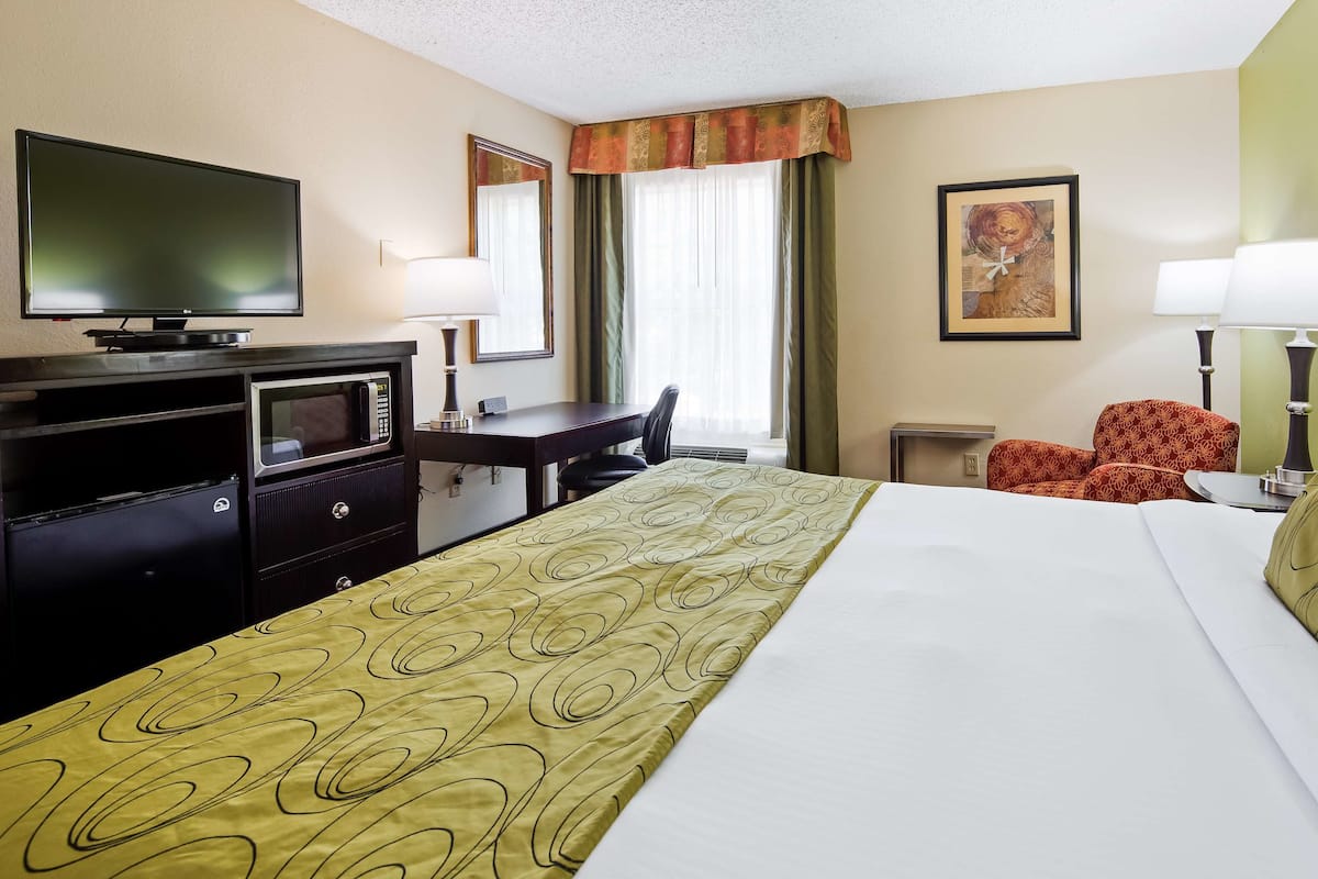 Down comforters, pillowtop beds, desk, laptop workspace