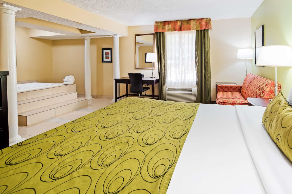 Suite, 1 King Bed, Non Smoking, Jetted Tub | Down comforters, pillowtop beds, desk, laptop workspace