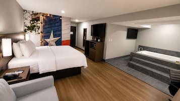 Suite, 1 King Bed, Non Smoking, Jetted Tub | Edredones de plumas, colchones con acolchado adicional, escritorio