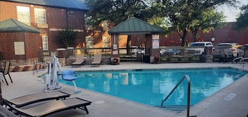 Piscina externa sazonal
