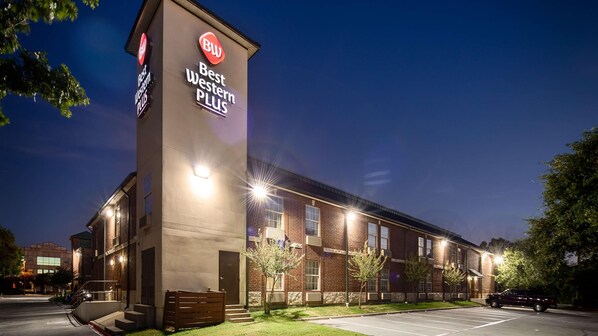 View from property - Landmark Hotel Dallas - Addison (Dallas)