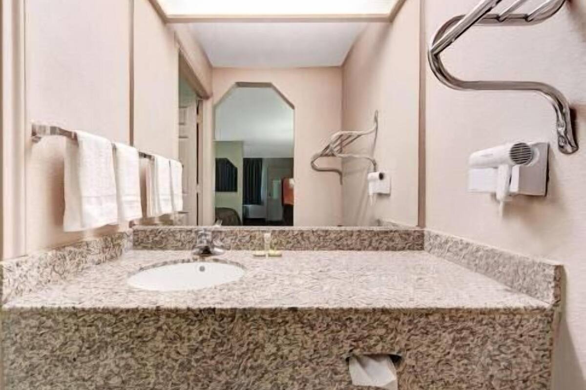 Bathroom | Free toiletries, hair dryer, towels