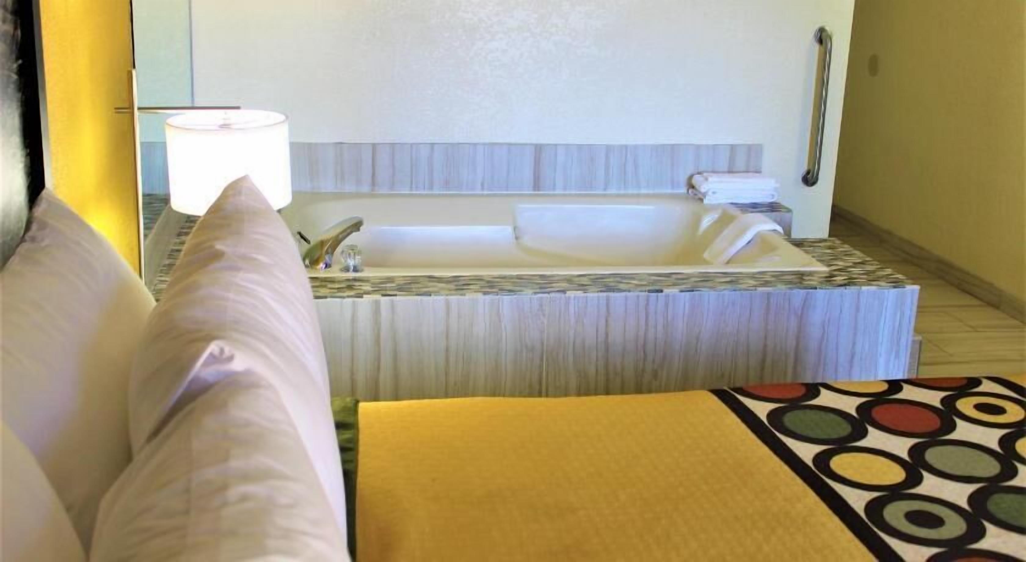 In-room safe, desk, iron/ironing board, free WiFi