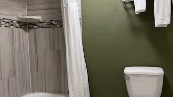 Combined shower/tub, free toiletries, hair dryer, towels