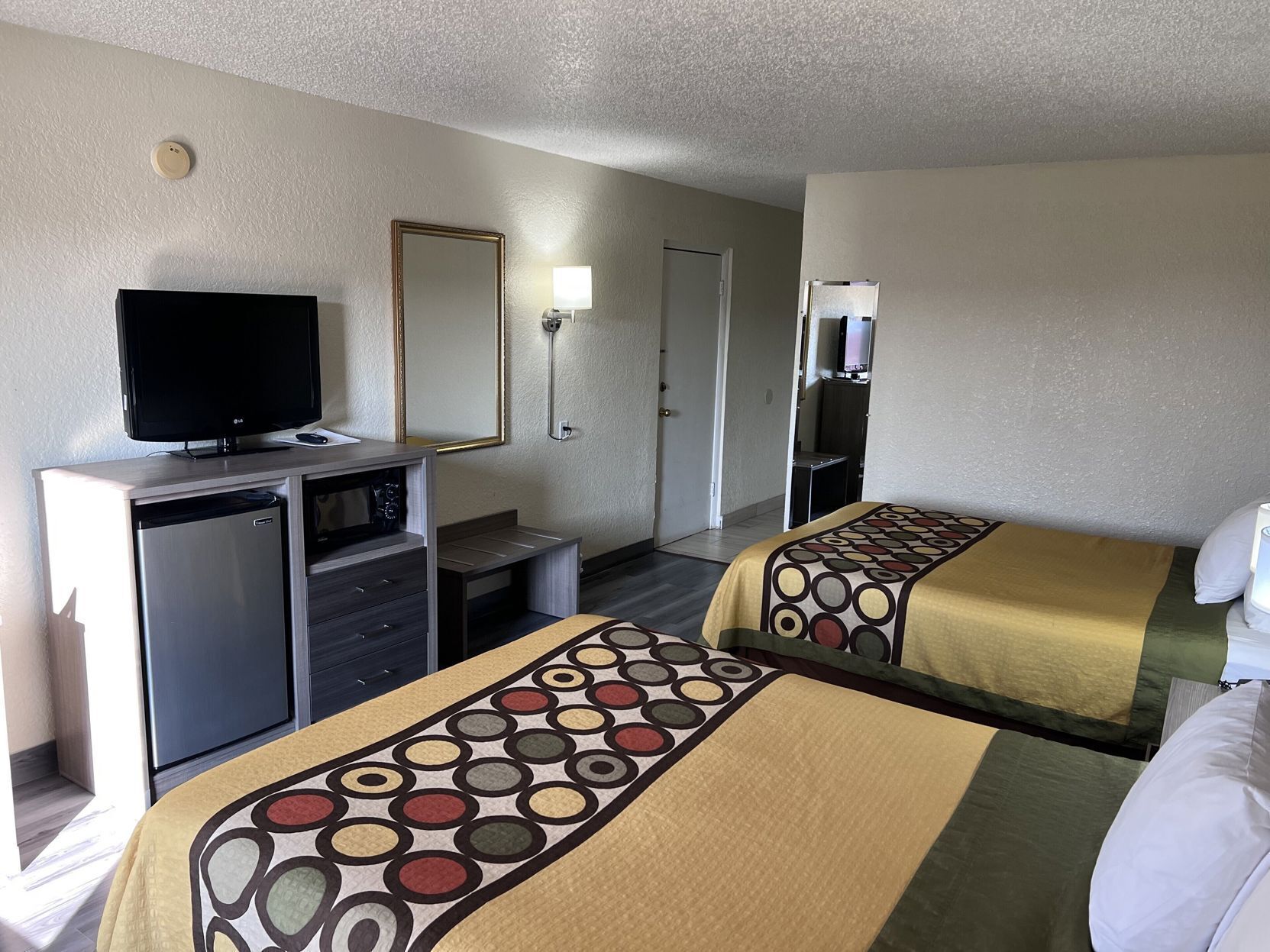In-room safe, desk, iron/ironing board, free WiFi