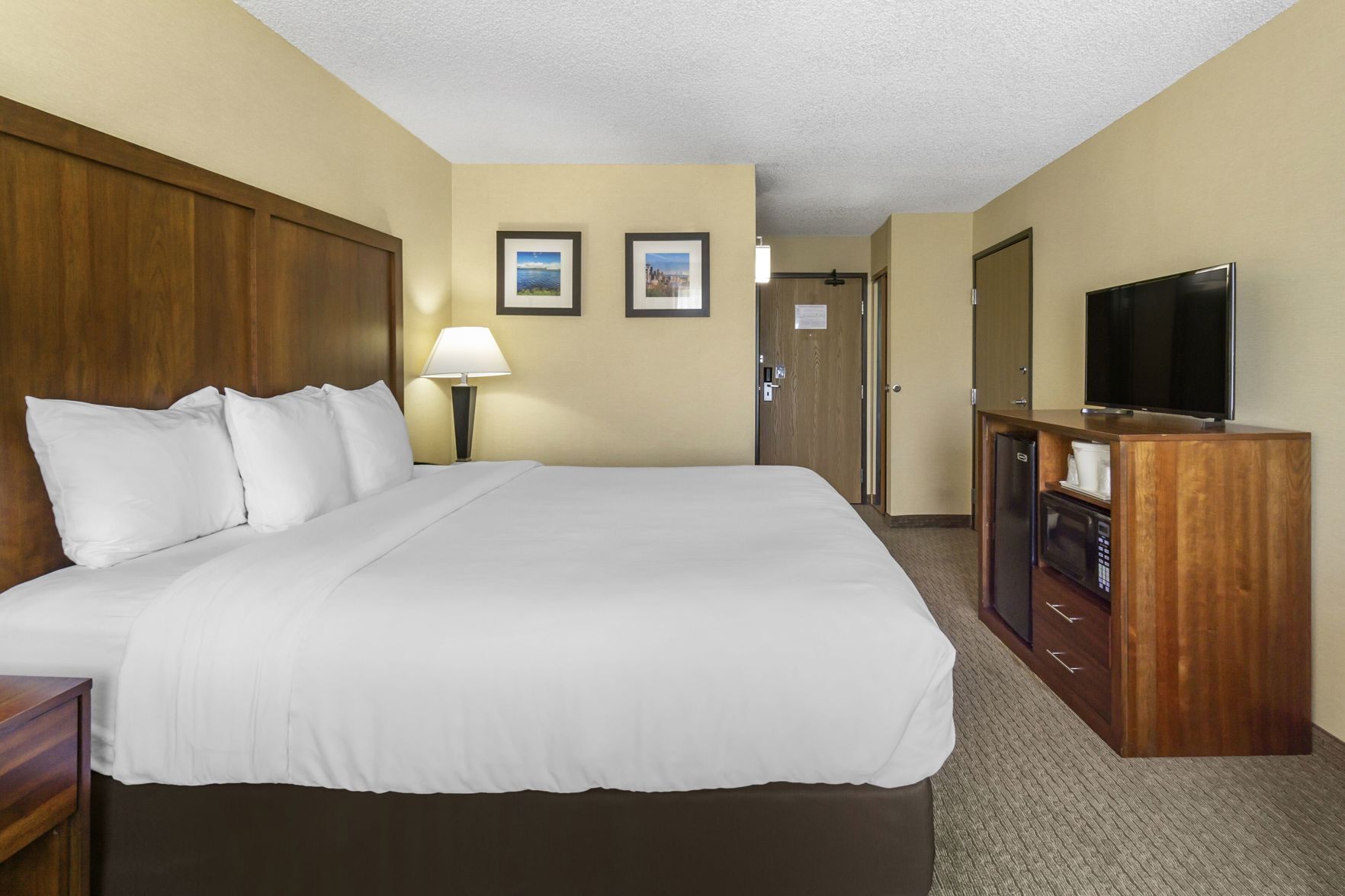 Pillowtop beds, blackout drapes, iron/ironing board, free WiFi