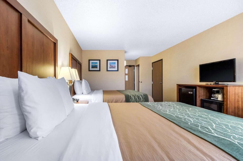 Pillowtop beds, blackout drapes, iron/ironing board, free WiFi