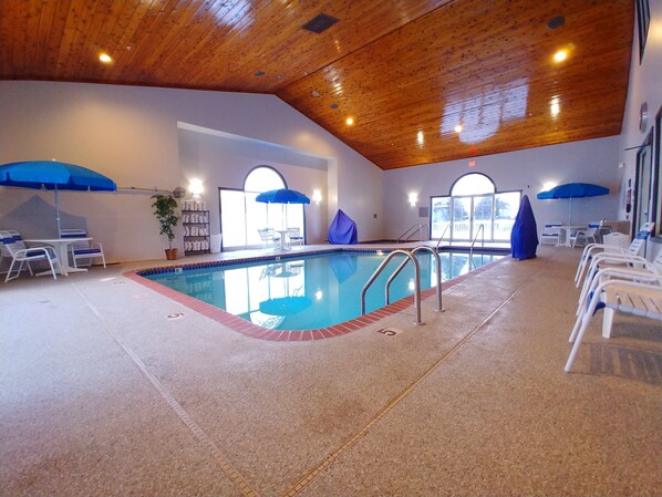 Indoor pool, pool loungers
