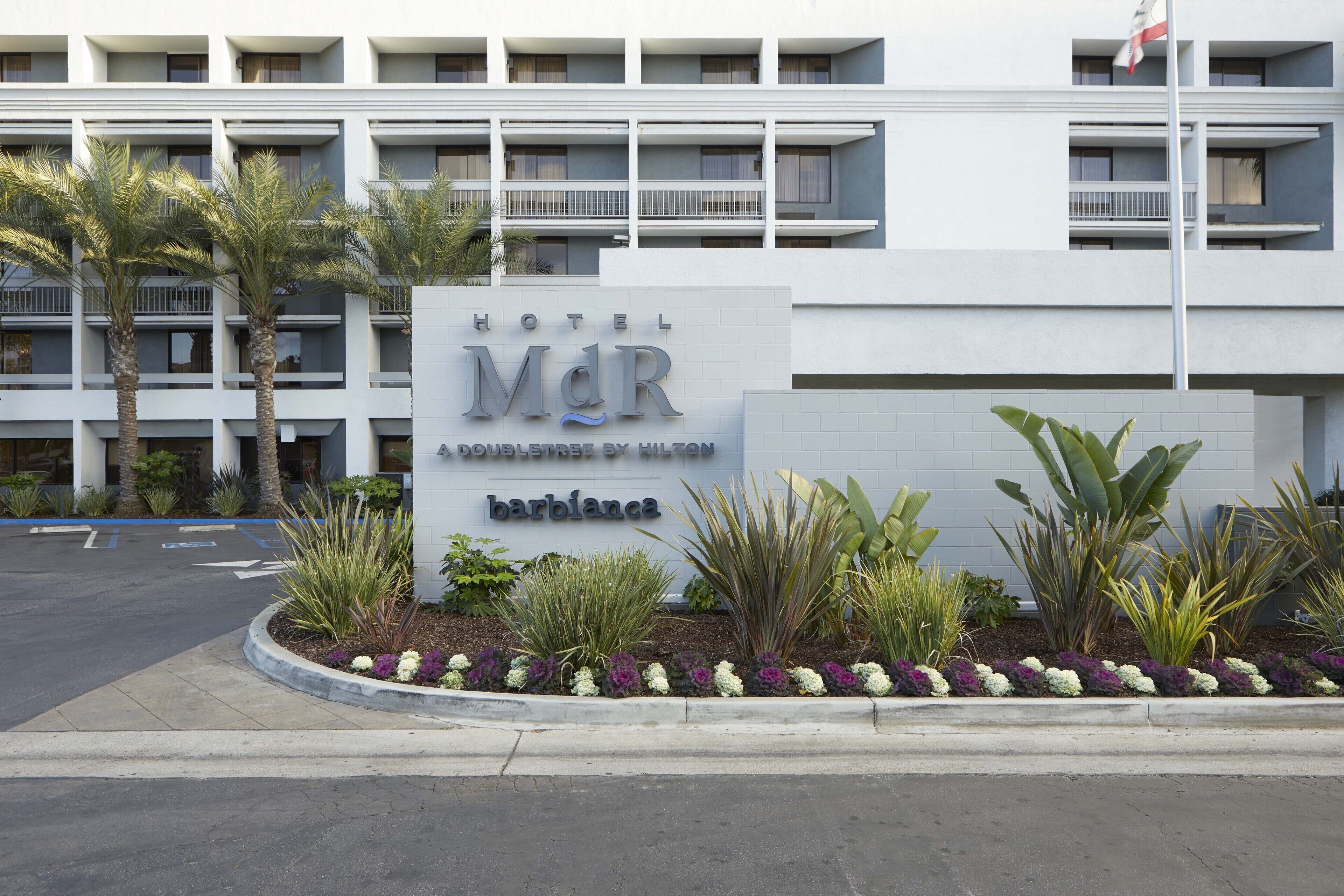 A hotel sign with "HOTEL MdR" and "barbiana" written on it.