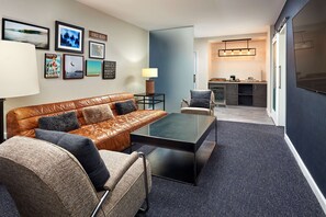 Premium Suite, 1 King Bed | Living area