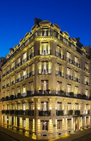 住宿正面 - 傍晚/夜晚