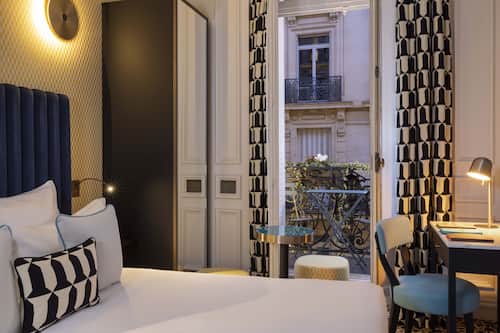 Standard Room | Egyptian cotton sheets, premium bedding, memory-foam beds, minibar