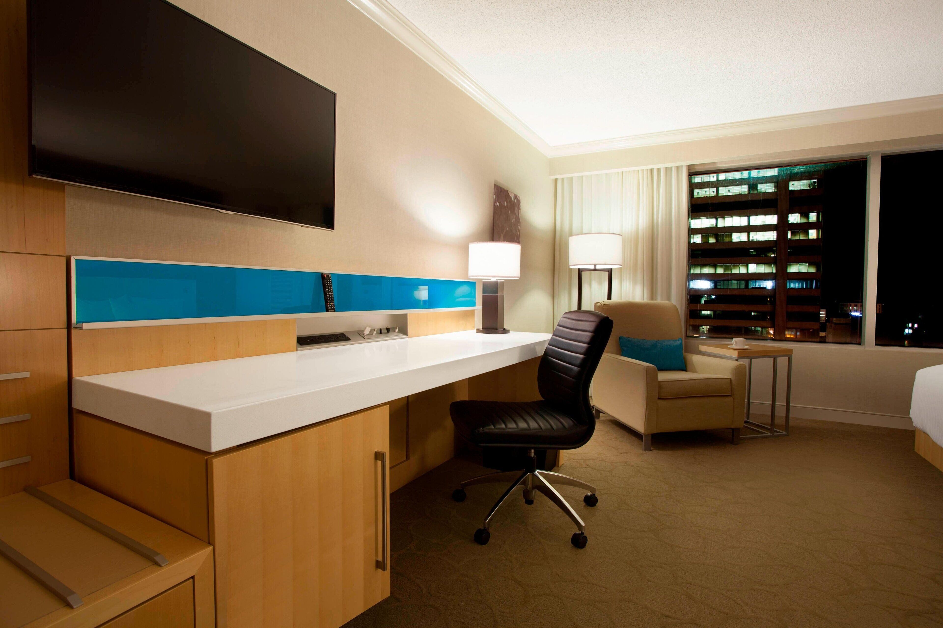 premium bedding, pillow-top beds, in-room safe, desk