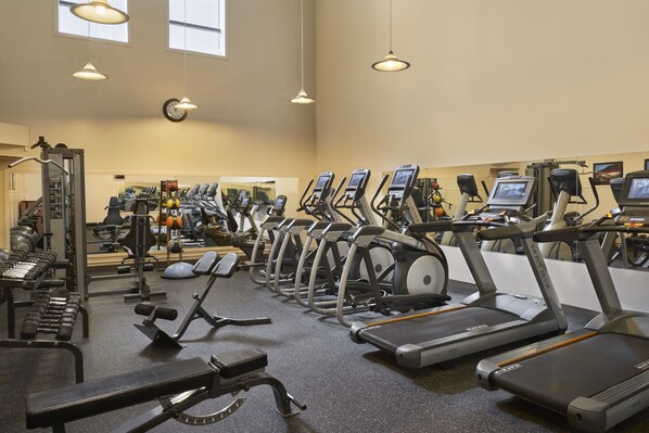 A gym with treadmills, weight machines, and dumbbells. - Delta Hotels by Marriott London Armouries (London)