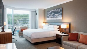 Premier Room, Harbour View, 1 King Bed | Skrivebord, skrivebord for bærbar PC, blendingsgardiner og lydisolert