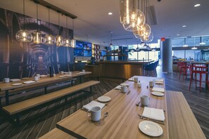 每日付費供應吃到飽自助式早餐
