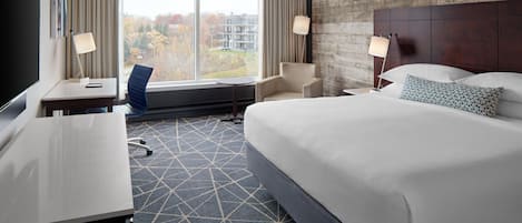 أغطية فراش متميزة وأسرّة بطبقة علوية مريحة ومكتب وتجهيزات عازلة للصوت