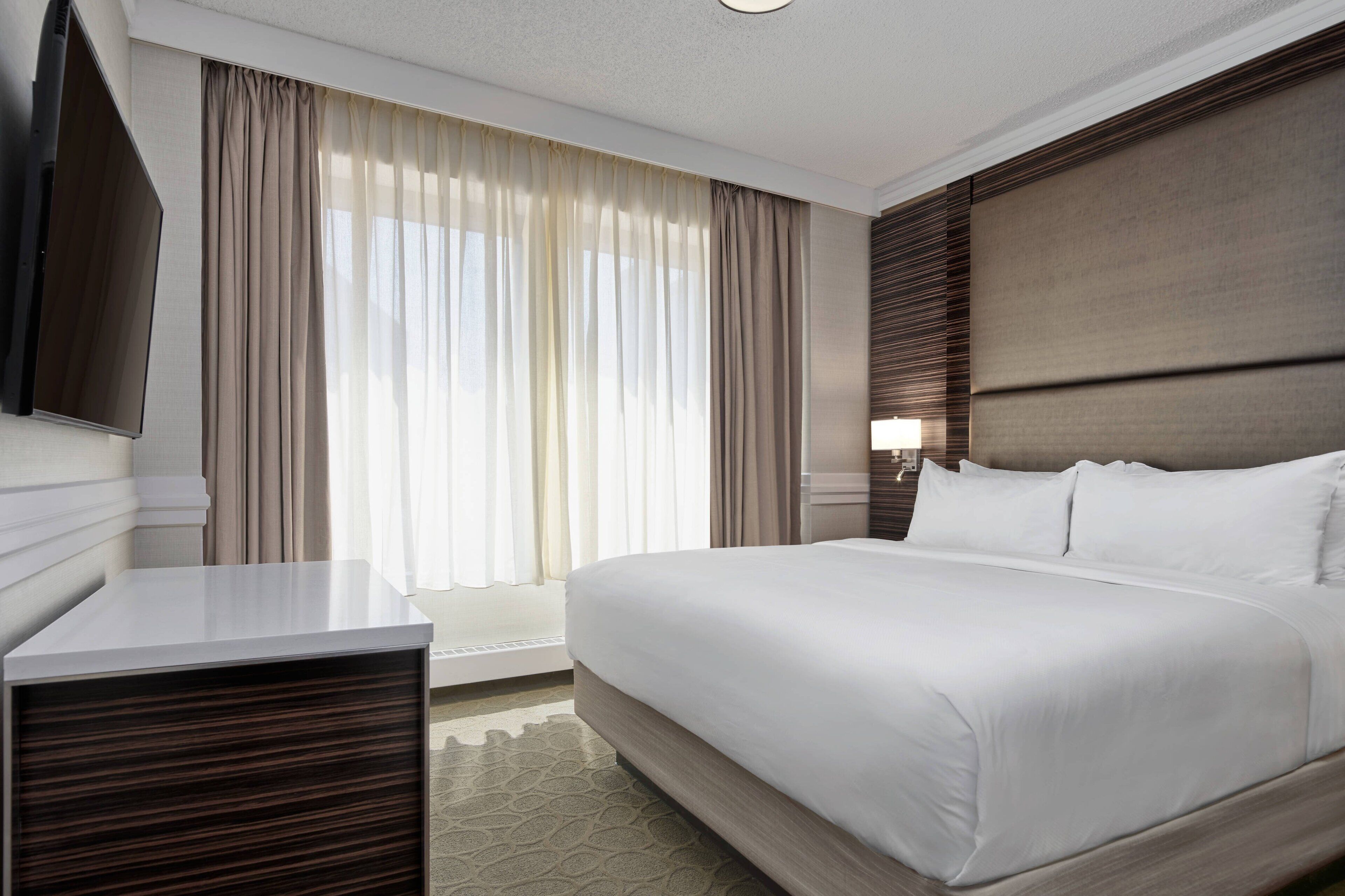 Photo - Delta Hotels by Marriott Edmonton Centre Suites