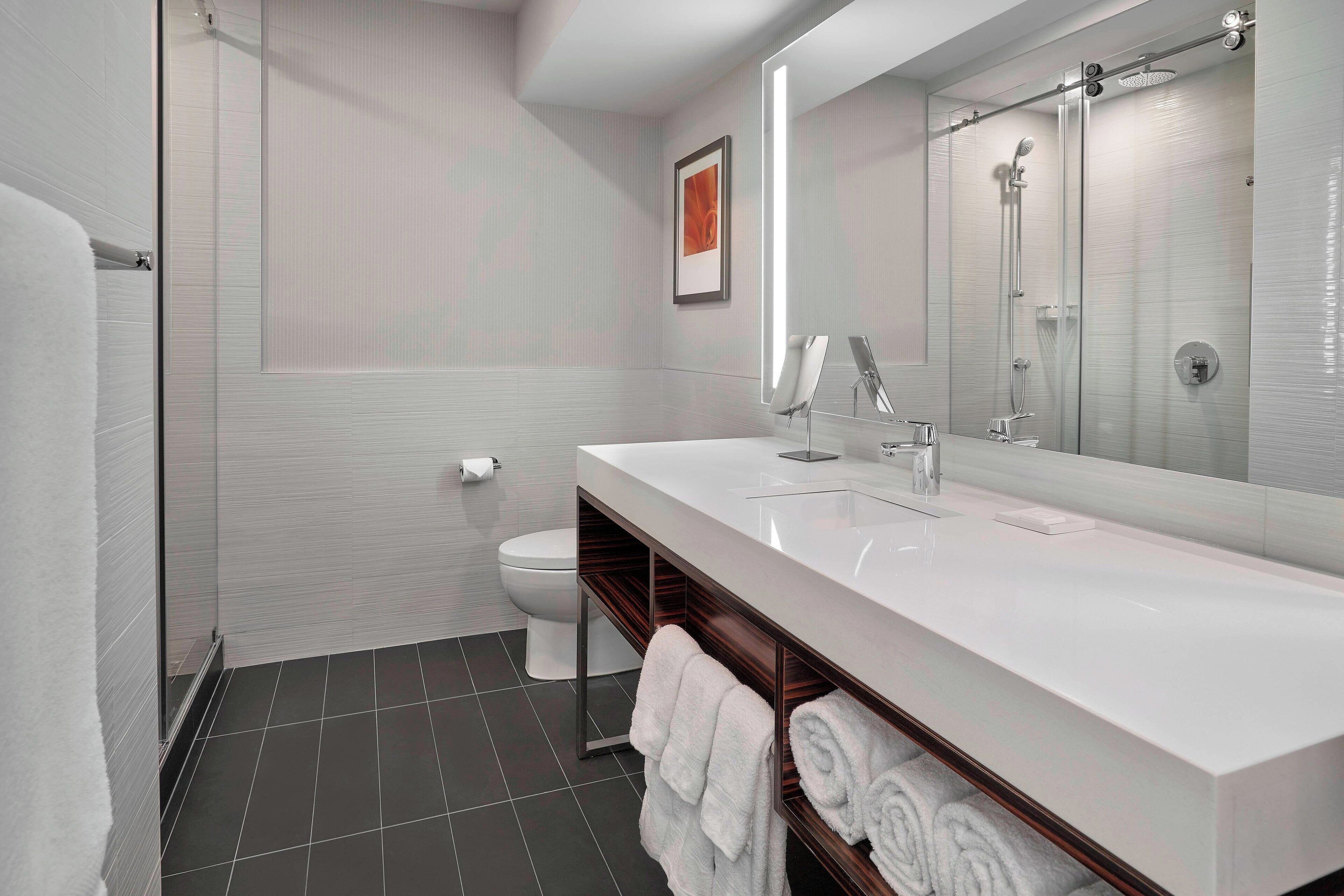 Photo - Delta Hotels by Marriott Edmonton Centre Suites