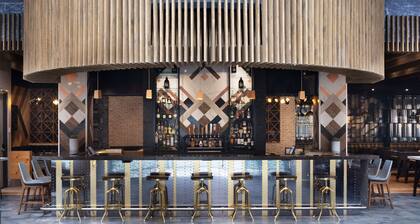 Delta Hotels by Marriott Edmonton Centre Suites