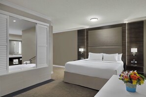 Ropa de cama de alta calidad, colchones con pillow-top y escritorio 