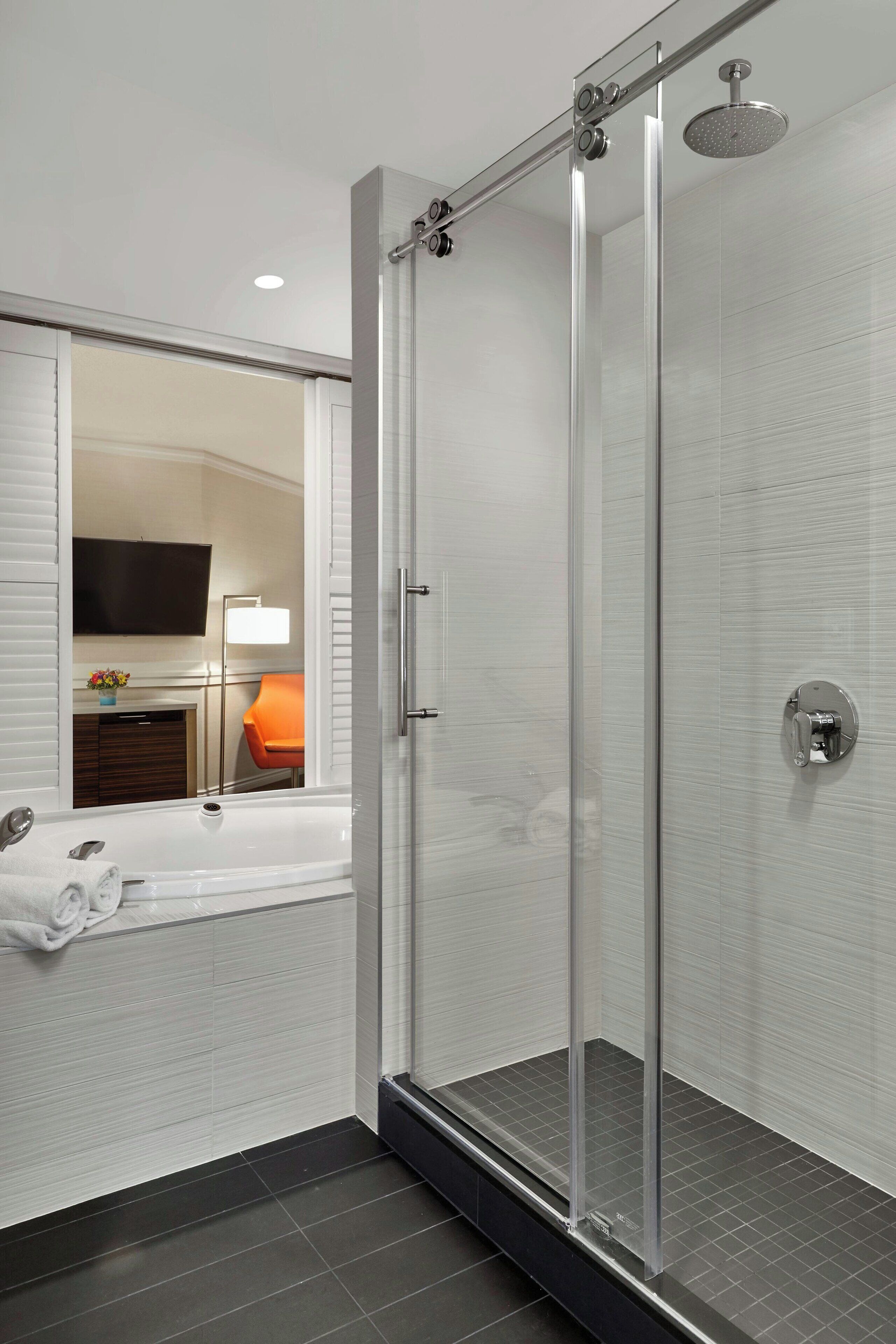 Room, 1 King Bed | Bathroom | Combined shower/tub, designer toiletries, hair dryer, towels