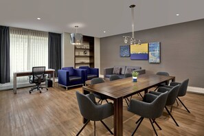 Premium bedding, pillow-top beds, desk, blackout curtains - Delta Hotels by Marriott Edmonton Centre Suites (Edmonton)