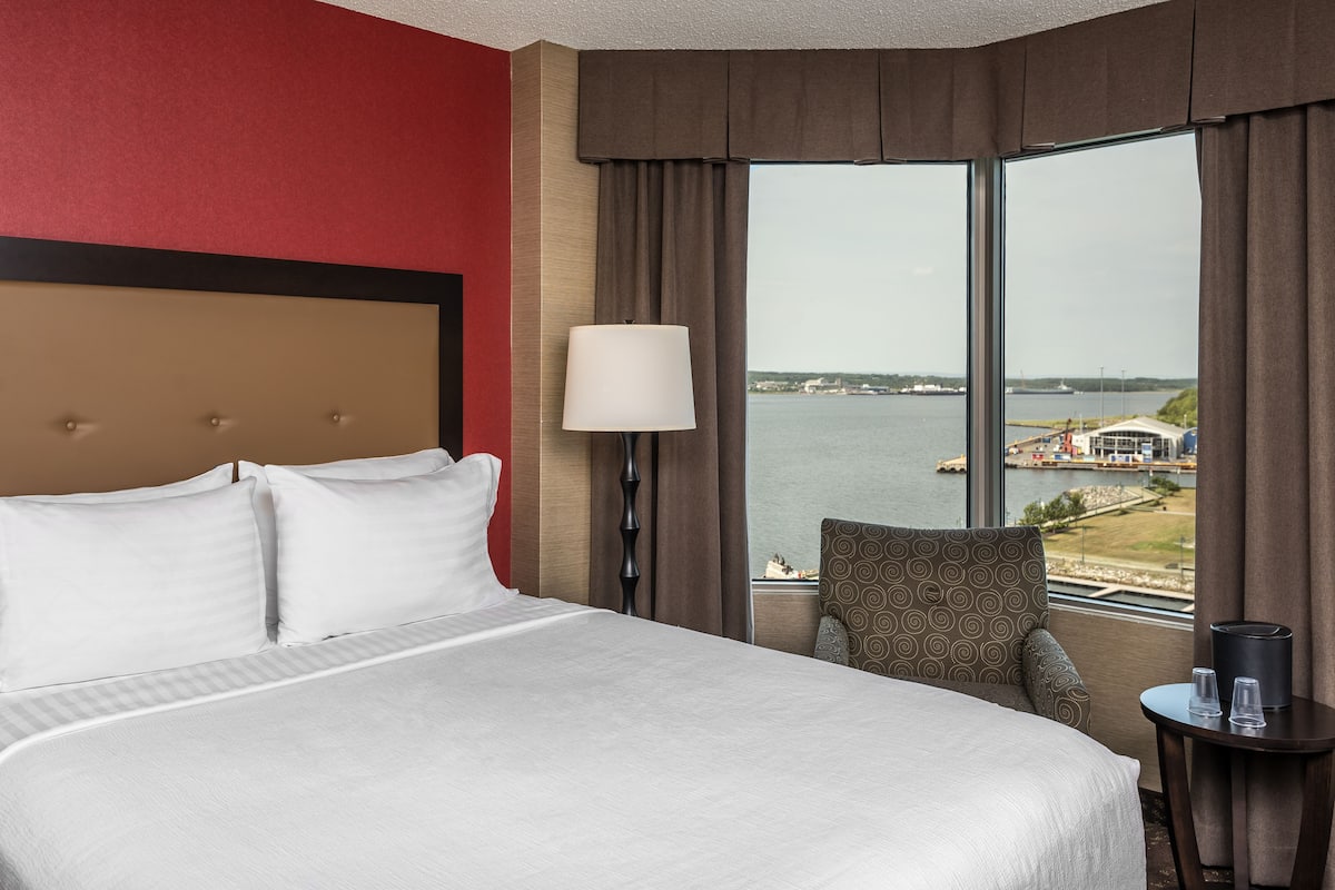 Premium bedding, pillow-top beds, in-room safe, desk