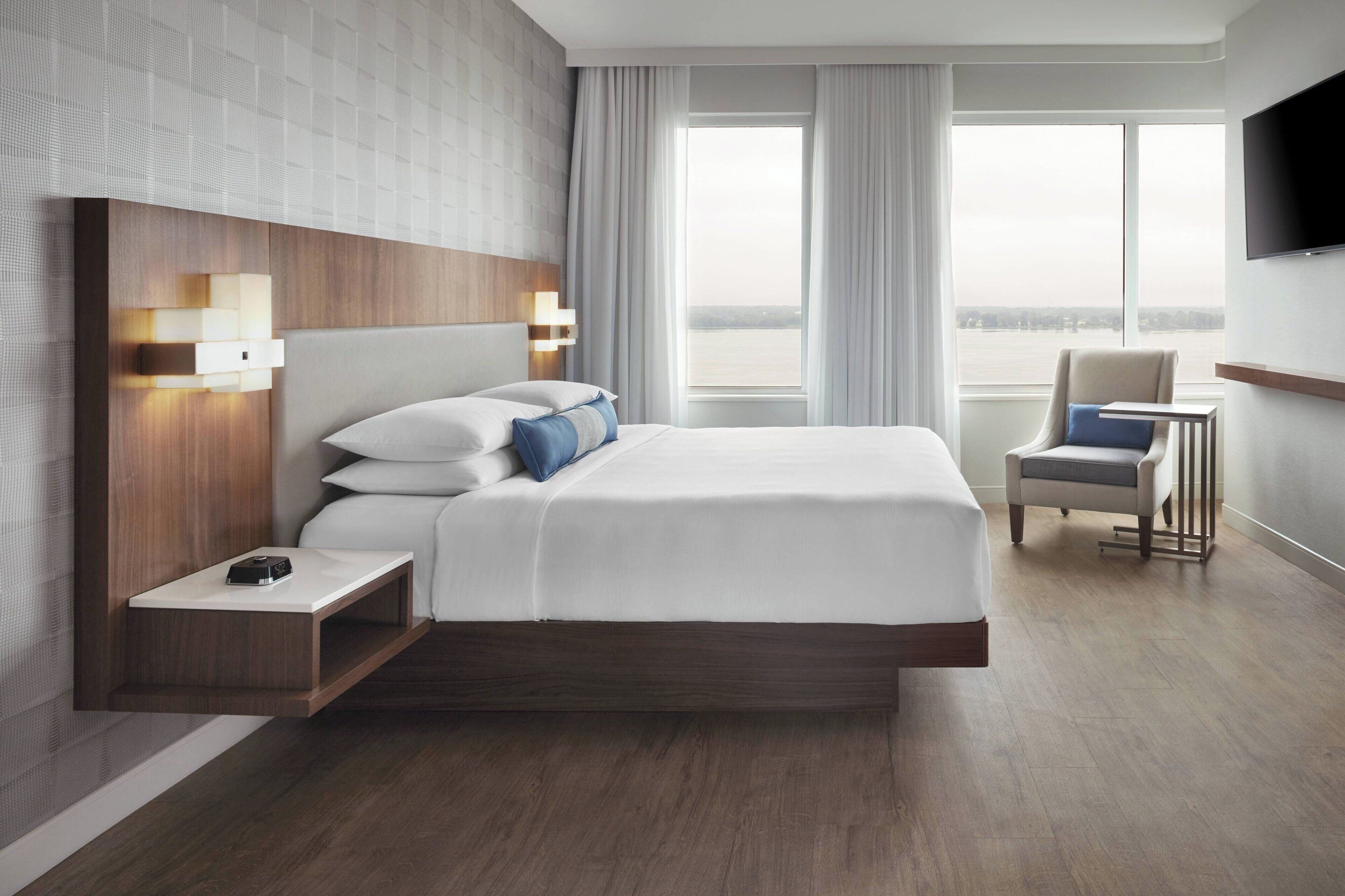 deluxe room, 1 king bed with sofa bed, corner | 1 bedroom, premium bedding, desk, laptop workspace