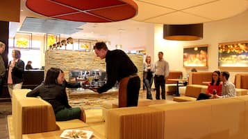 Ze serveren er ontbijt, lunch en diner