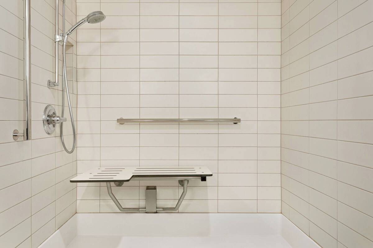 combined shower/bathtub, free toiletries, hair dryer, towels