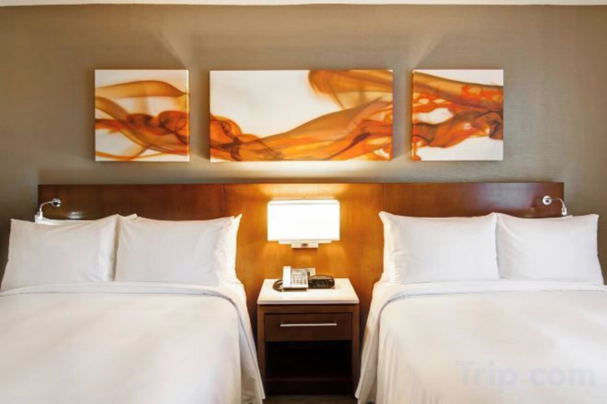 Pillowtop beds, in-room safe, desk, laptop workspace