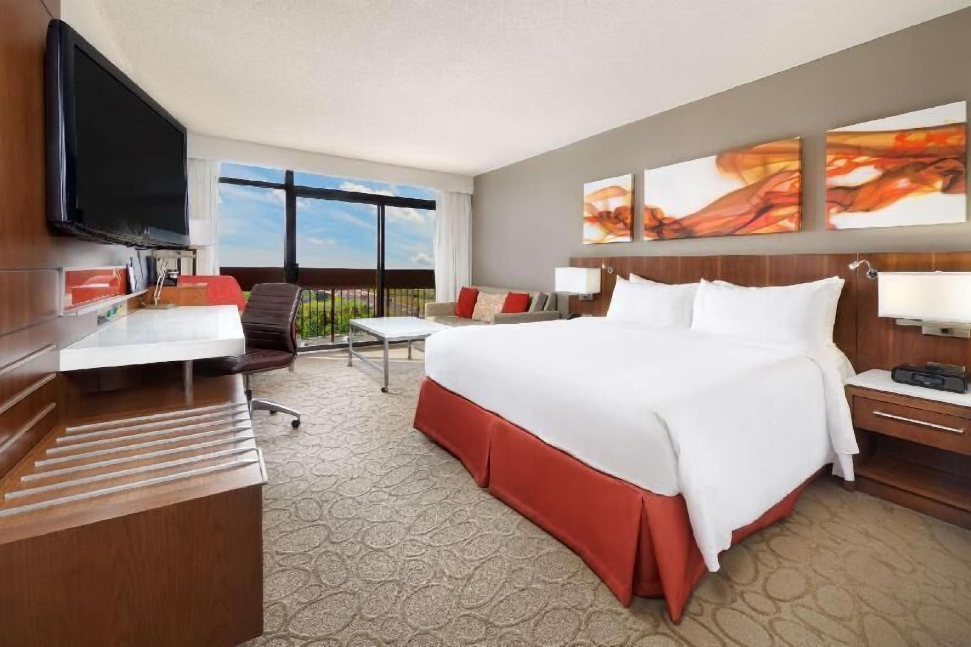 Pillowtop beds, in-room safe, desk, laptop workspace