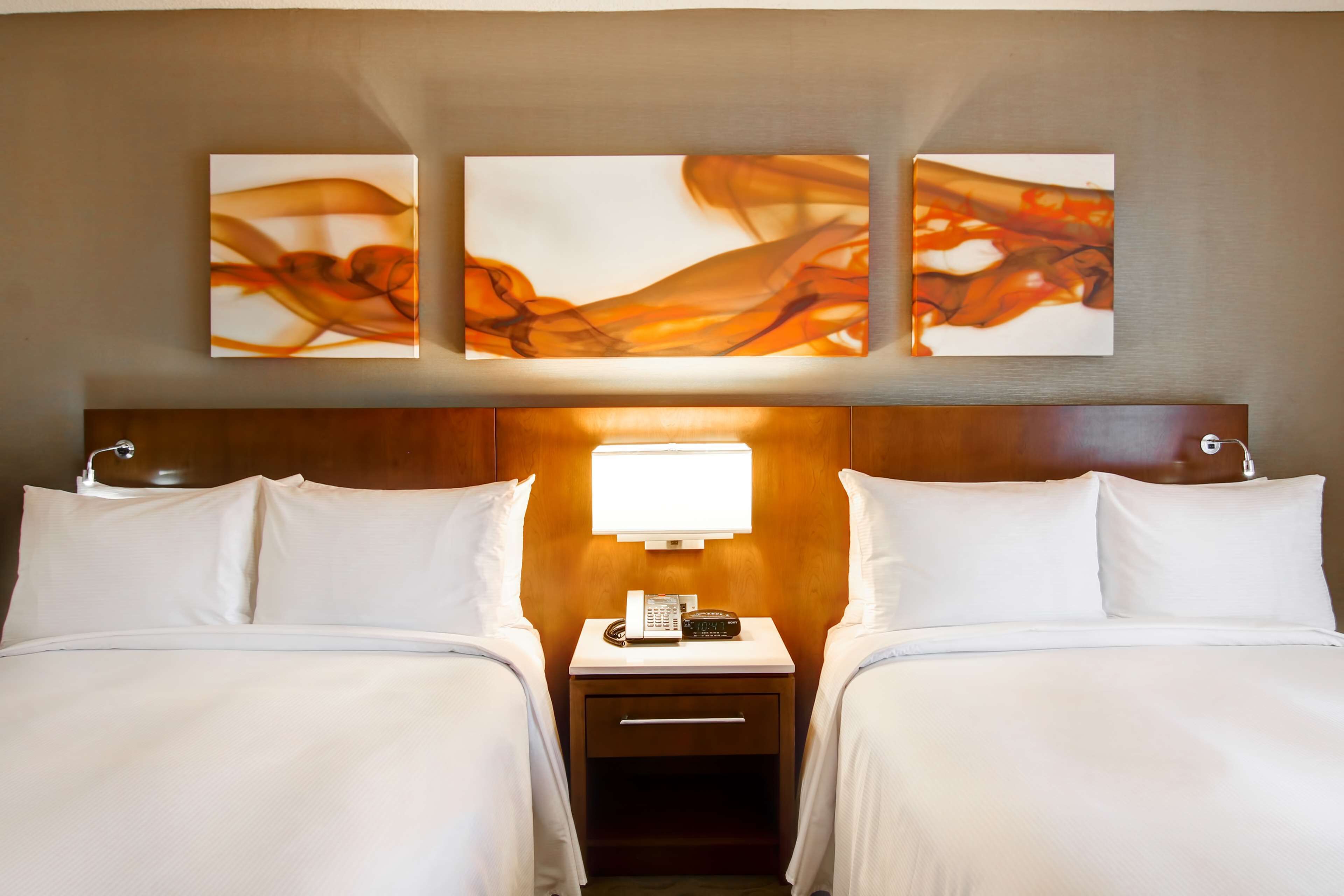 Surmatelas, coffres-forts dans les chambres, bureau
