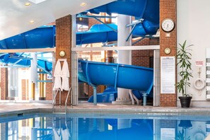 Indoor pool, seasonal outdoor pool - Hilton Mississauga/Meadowvale (Mississauga)
