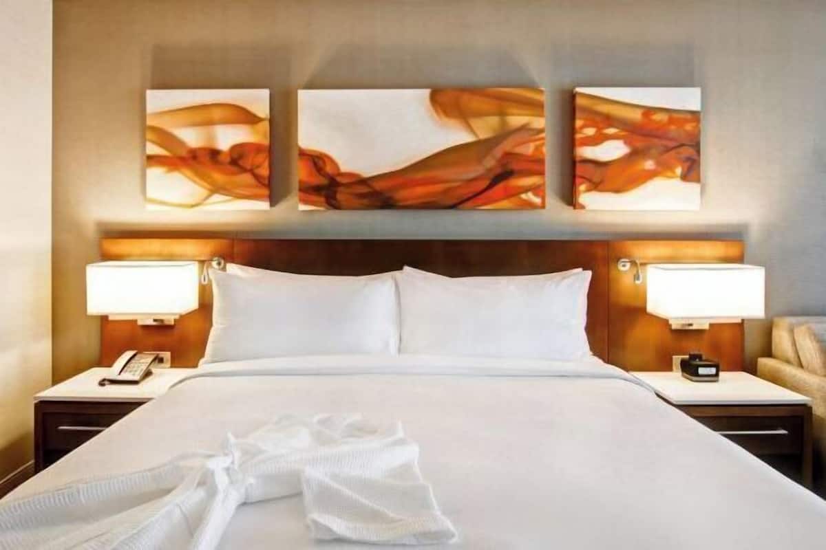 Surmatelas, coffres-forts dans les chambres, bureau