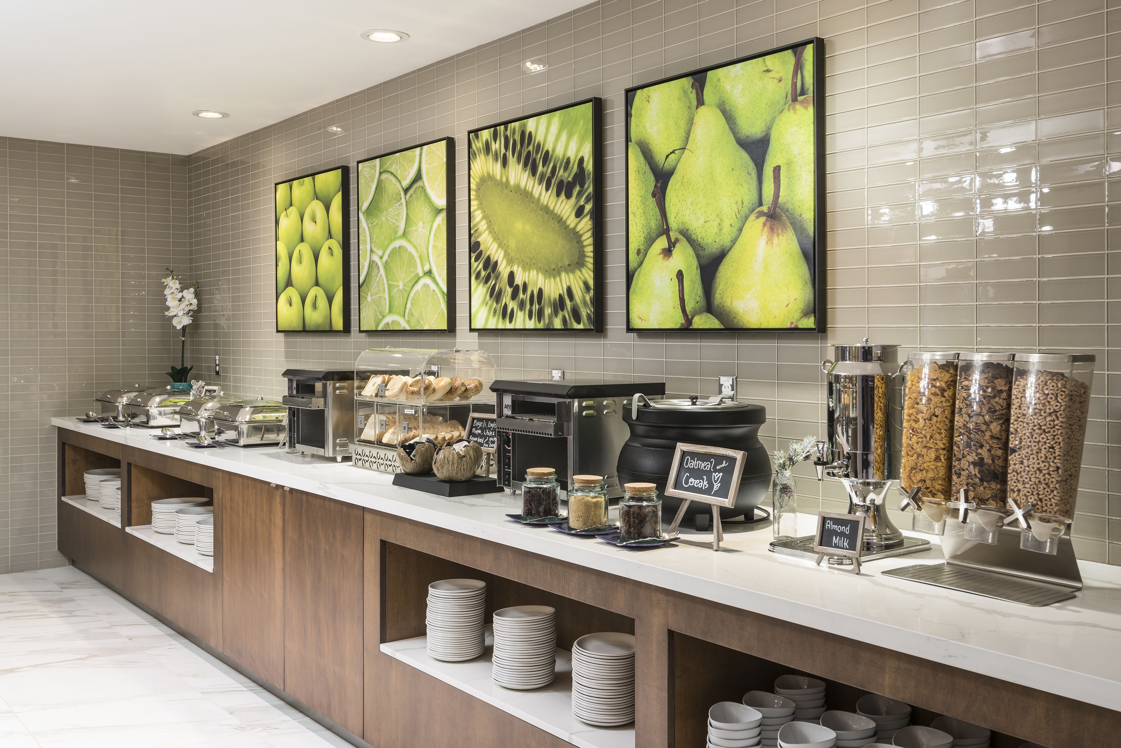 daily full breakfast (cad 20.95 per person)