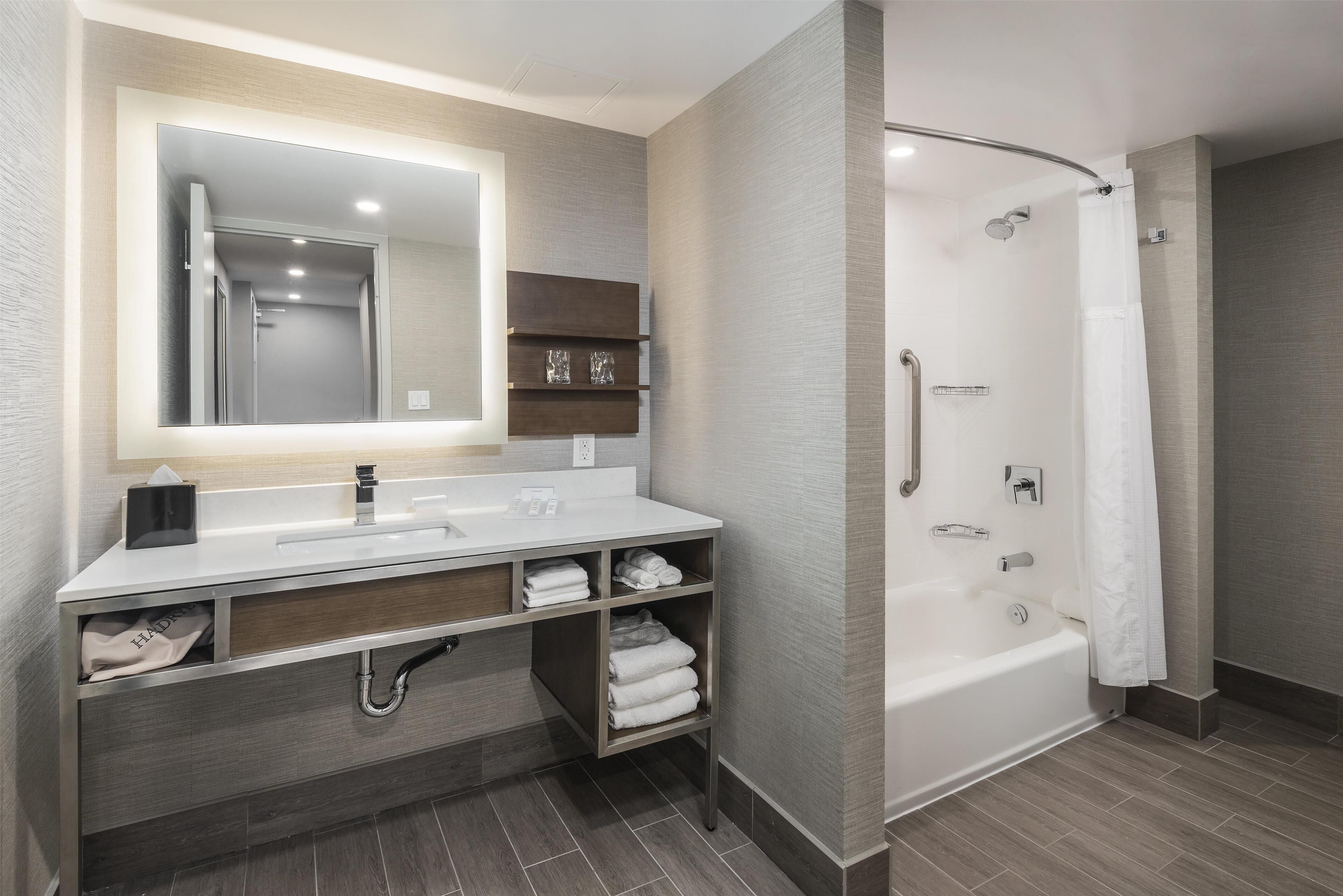 Photo - Hilton Garden Inn Ottawa Downtown