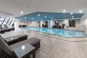 Indoor pool, sun loungers