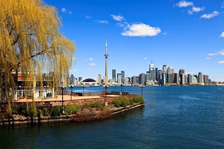 Chelsea Hotel, Toronto - Image 58