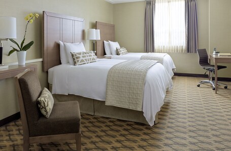 Chelsea Hotel, Toronto - Image 18