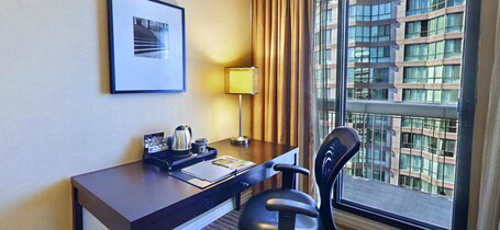 Chelsea Hotel, Toronto - Image 36