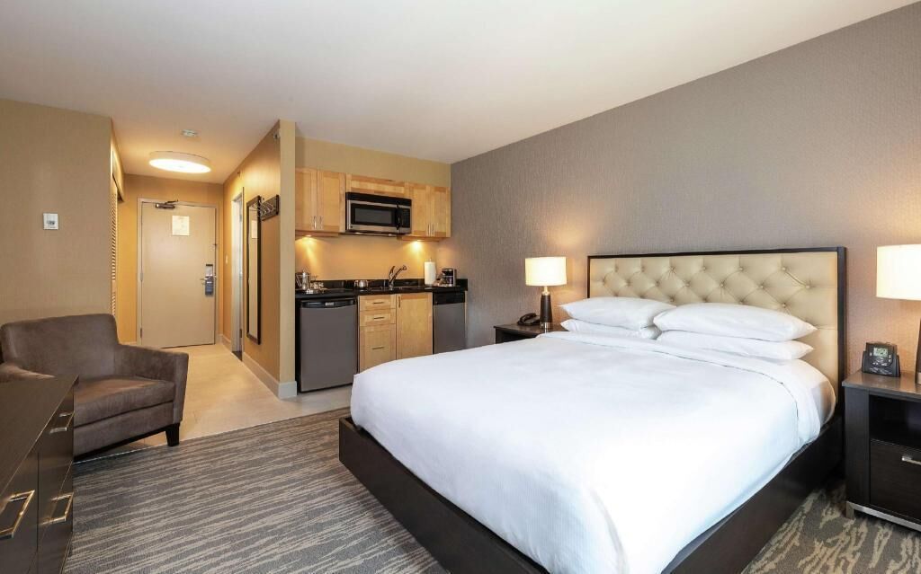 Premium bedding, down comforters, in-room safe, desk